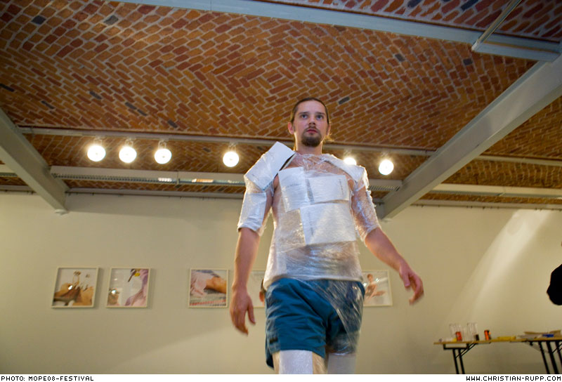 Performance "Patterns of Discourse" by Dimitris Halatsis and Christian Rupp at the Performance Festival "MOPE08" in Vaasa, Finland, 2008